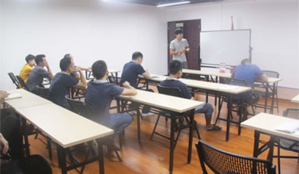 888集团电子游戏全金属检测机培训现场
