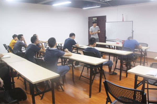 888集团电子游戏全金属检测机培训现场